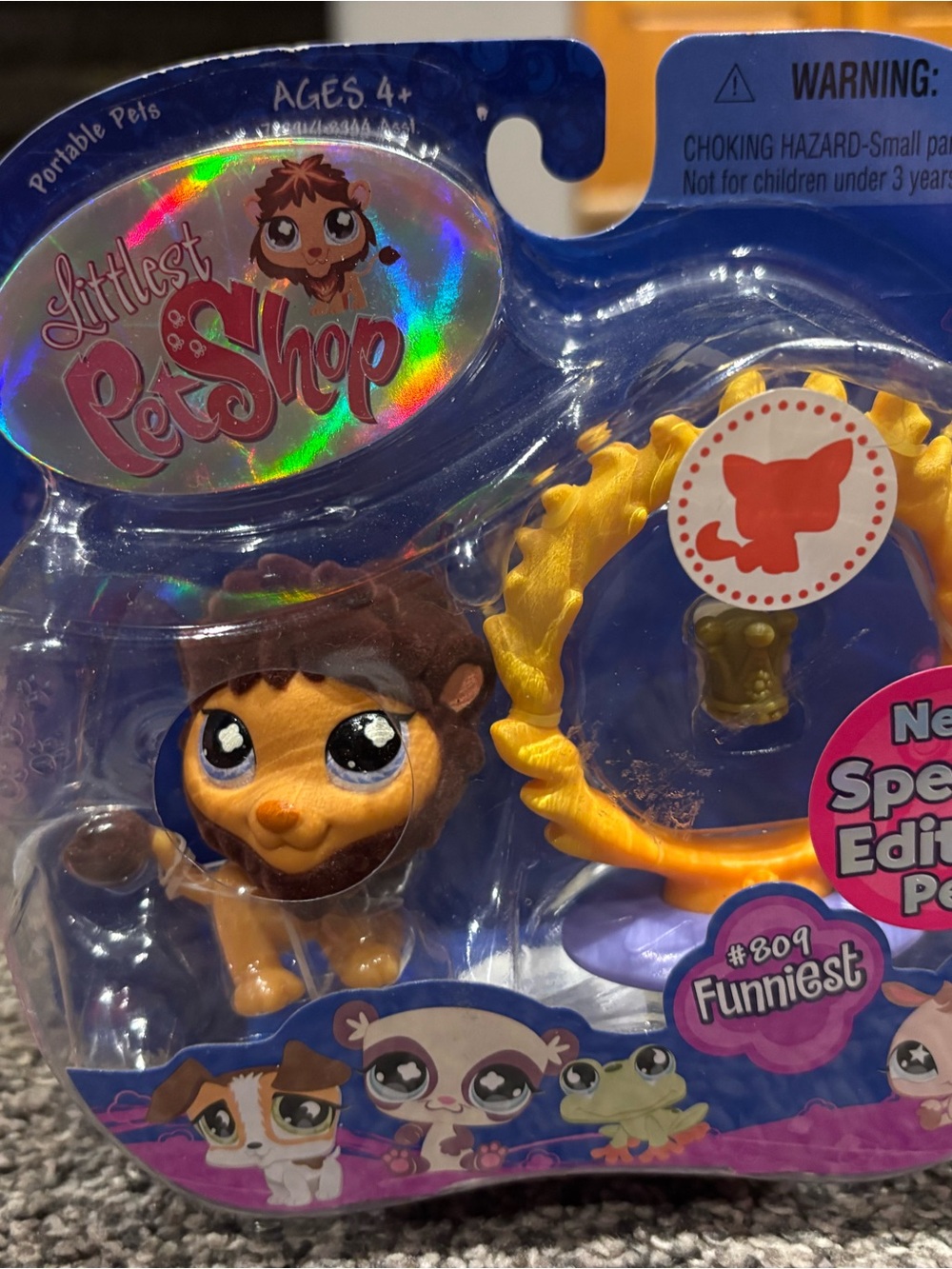 Littlest Pet Shop Yellow Lion Figure with Gold Hoop Accessory